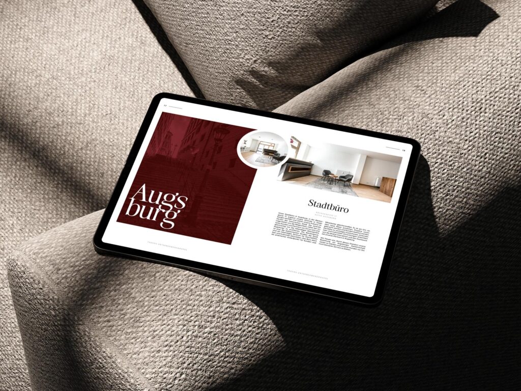 Tablet Mockup mit digitaler Unternehmensbroschüre der Thasos Gruppe auf Stoffoberfläche
