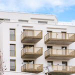 Modernes Mehrfamilienhaus mit Balkonen in Oberschleißheim bei München