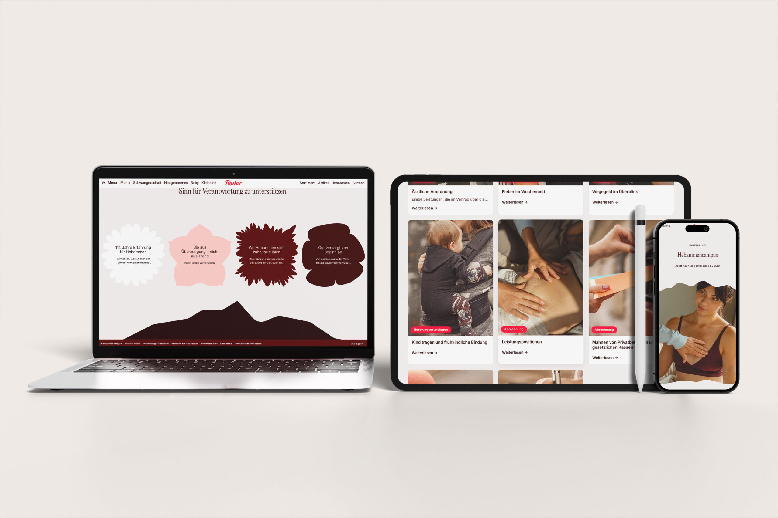 Laptop, Tablet und Smartphone mit Darstellung des Hebammencampus der Töpfer GmbH und strukturierter Navigation